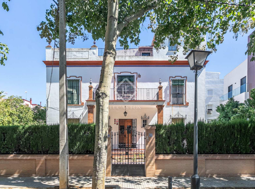 white townhouse in Seville
